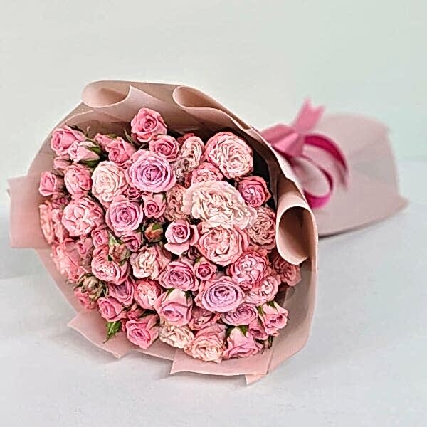 25-sprey-pembe-gullerden-buket